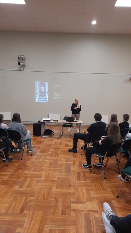 Tikšanās ar studijas vadītāju, dejas skolotāju horeogrāfi Daci Zvirgzdiņu